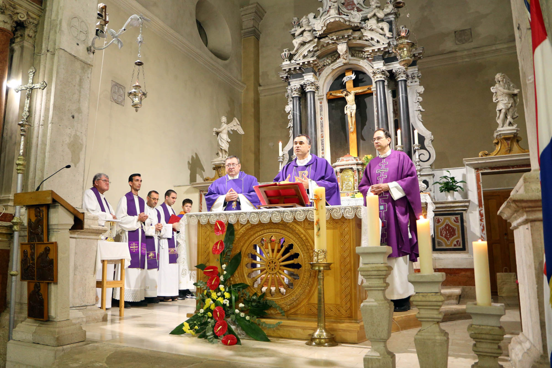 Deseta obljetnica smrti don Frane Šimata: Misu zadušnicu predvodio biskup Glasnović