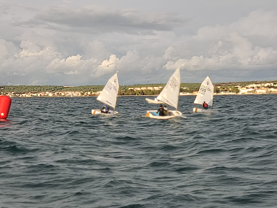 Novoosnovani JK Šibenik nastupio na regati u Zadru: Dobri rezultati po izazovnim vremenskim uvjetima