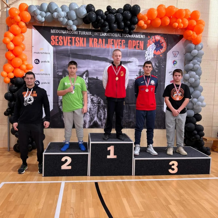 Dobri rezultati za šibenske hrvače prošlog vikenda: Stariji četvrti, mlađi osvojili četiri bronce