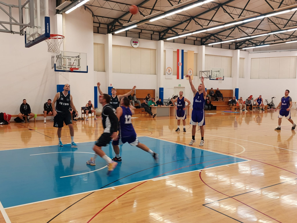 Šibenska rekreativna košarkaška liga: Branitelj naslova bolji od dosad neporažene Šarićeve momčadi