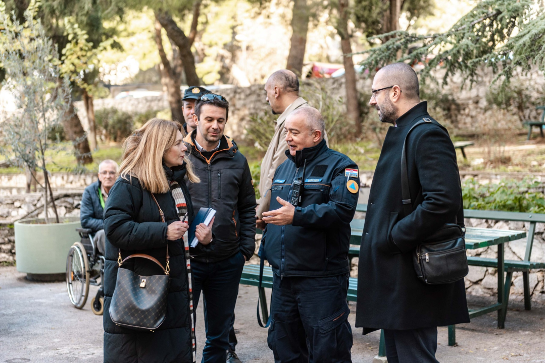 Živahno je bilo u Cvjetnom domu: 'Intervenirali' vatrogasci, HGSS-ovci, Crveni križ, policija… 