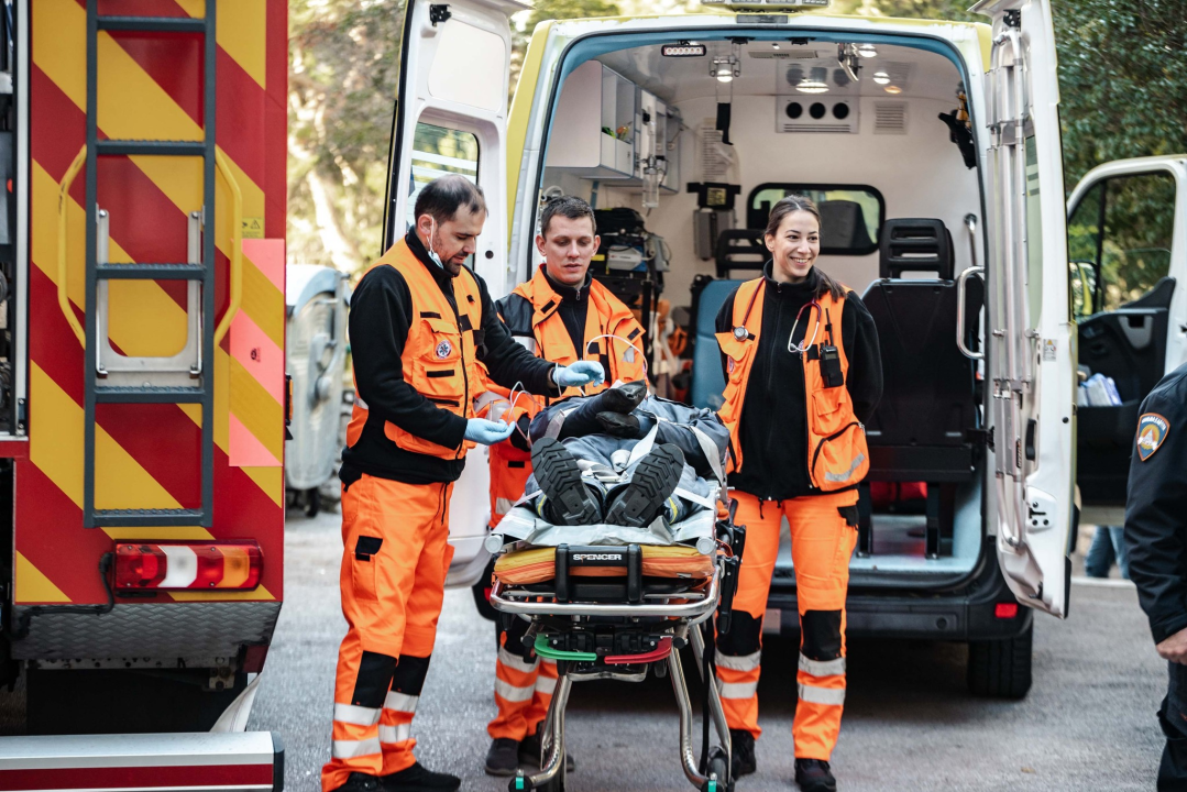 Živahno je bilo u Cvjetnom domu: 'Intervenirali' vatrogasci, HGSS-ovci, Crveni križ, policija… 