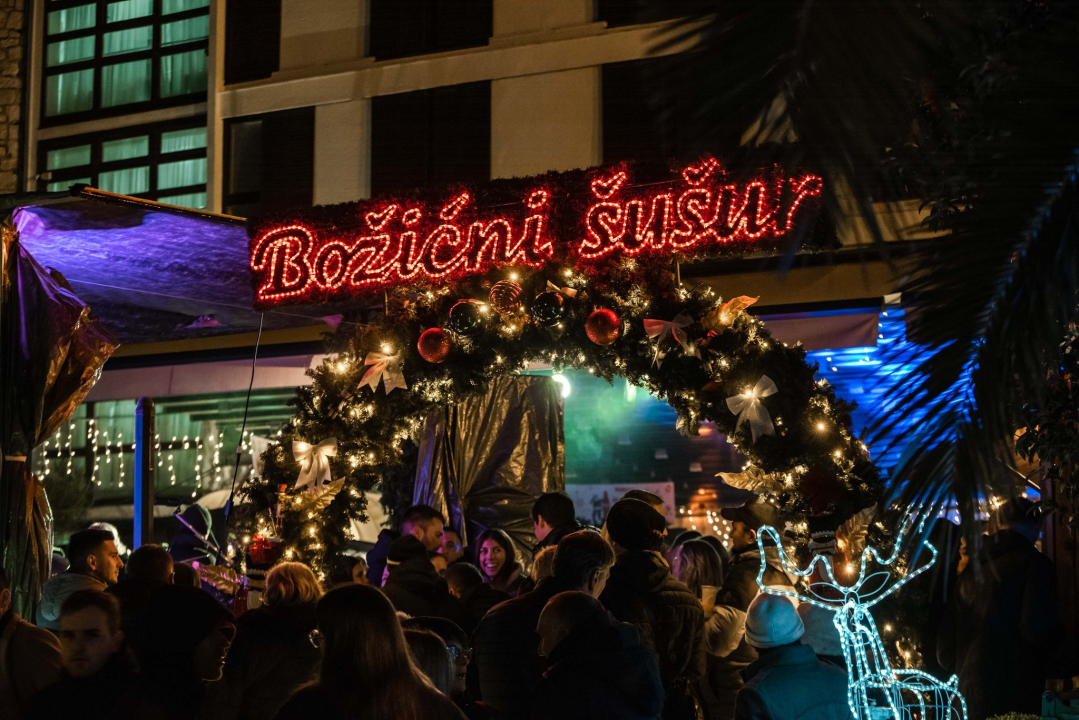 Pogledajte kako se zabavljalo na Šušuru uz Magazin, a za večeras Fenixi najavljuju provod na rivi!