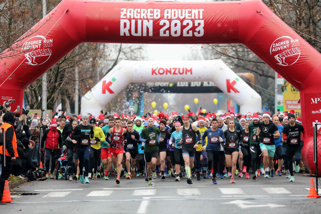 Zagreb Advent Run oborio sve rekorde: Više od 4300 kostimiranih trkača preplavilo ulice