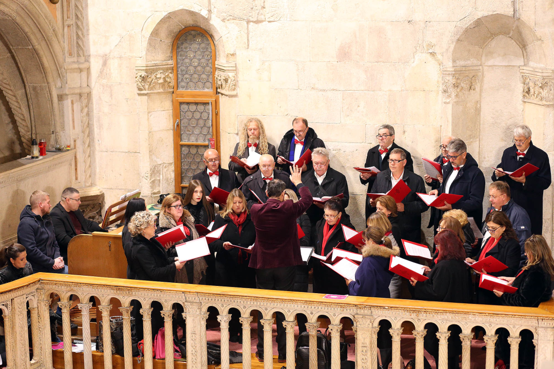 Koncertom zadarskog zbora u Šibeniku započela manifestacija 'Otvorite vrata Božiću'
