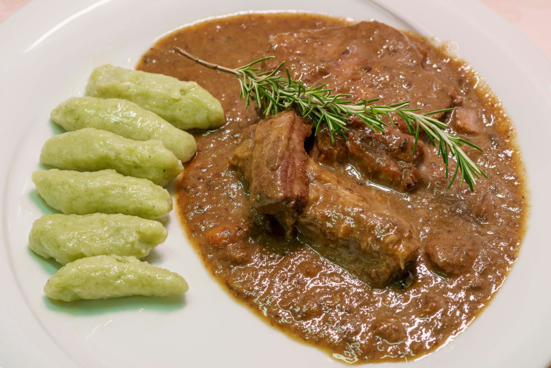 Ugodan ambijent i vrhunska spiza čekaju vas u Restoranu i pizzeriji Villa Roza!