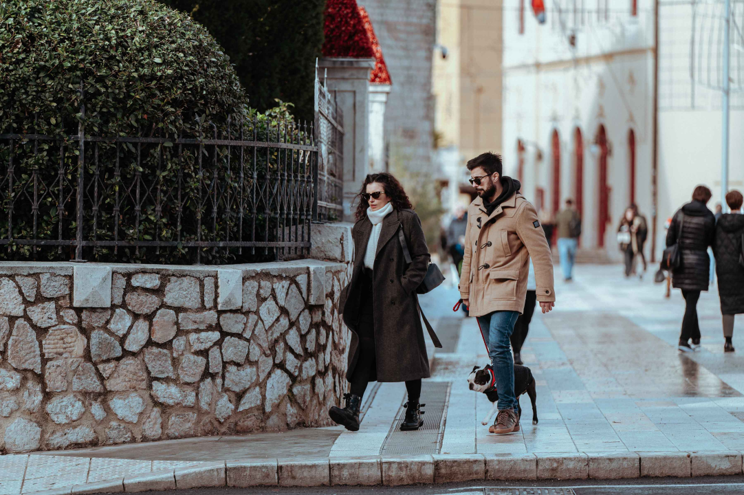 Lijepe Šibenčanke pokazat će vam koji se kaputi nose ove zime!