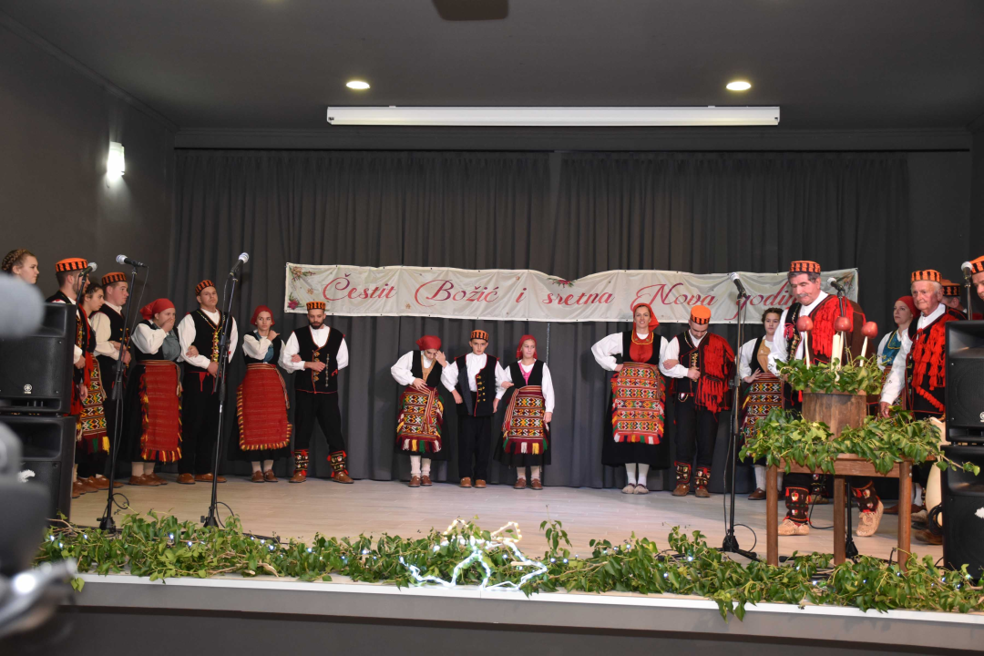 U Unešiću održan božićno-novogodišnji program 'Geni, geni kameni'