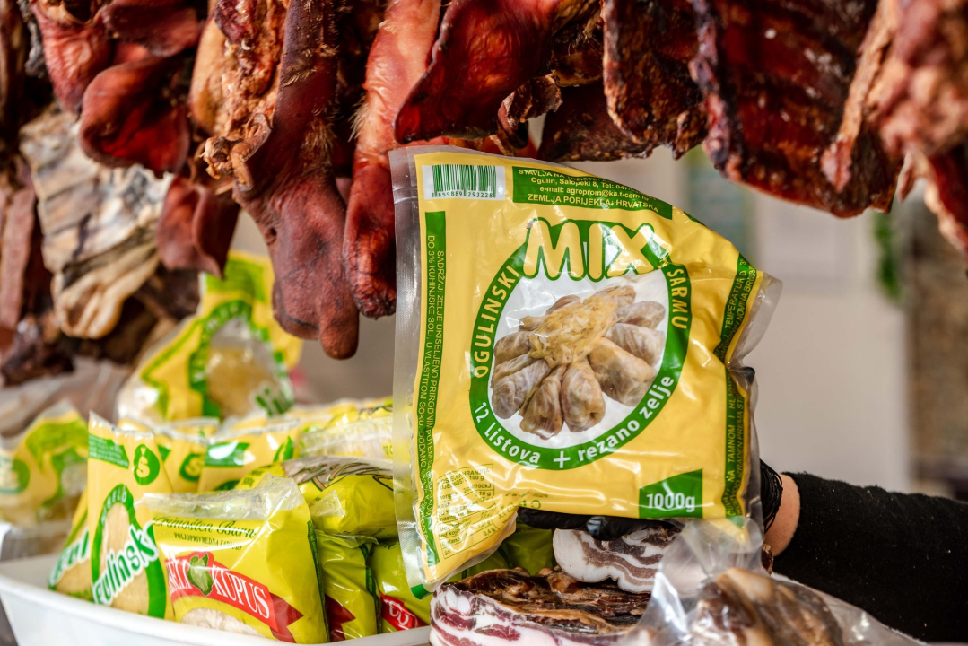 Za blagdane svi žele tuke, pivce i patke: Sve ćete naći na pijaci u Petrović Delikatesama