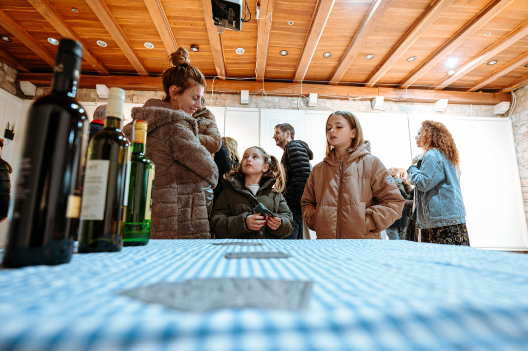  U Muzeju otvorena fenomenalna izložba ‘Važna je emocija, a ne note! Kazivanja o šibenskim klapama’