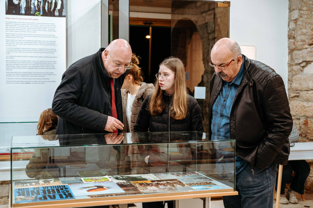  U Muzeju otvorena fenomenalna izložba ‘Važna je emocija, a ne note! Kazivanja o šibenskim klapama’