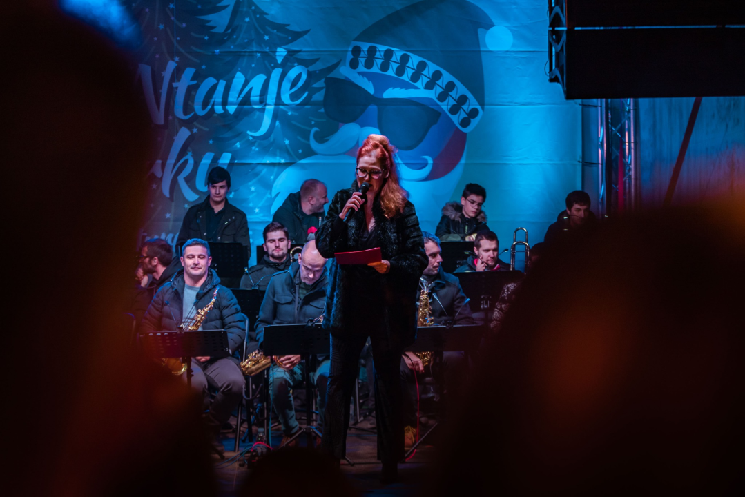 Big Band Šibenik sinoć razveselio publiku na Adventuri