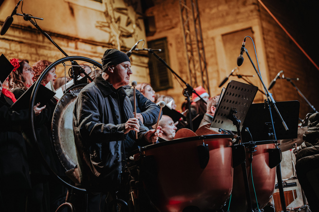 Koncert kod katedrale: Glazba svirala, Kolo pjevalo, Šibenčani uživali