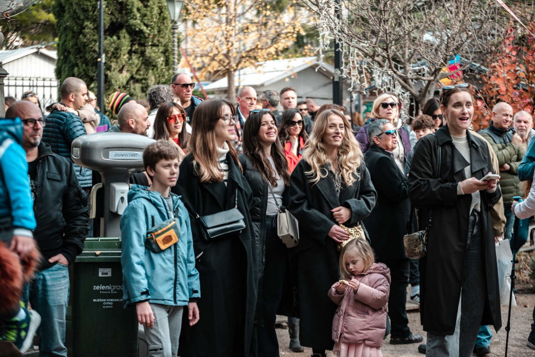 'Jedinstveni spoj starosti i neiskustva': Teke Yeke rasplesali sve u Parkiću 