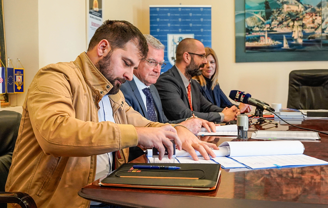 EU novac: Potpisani ugovori o izradi projektne dokumentacije za izgradnju novih škola u Vrpolju i Ražinama 