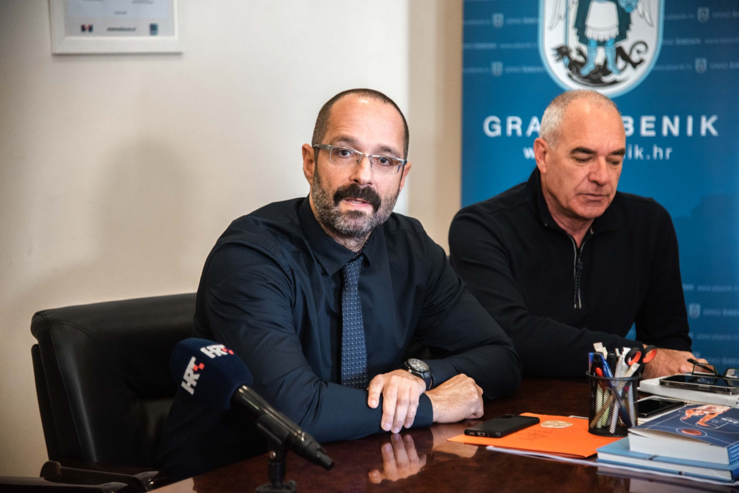 Kaprijani ne odustaju, prosvjedovali ispred gradske uprave: 'Postali smo otok-slučaj radi par usijanih glava'