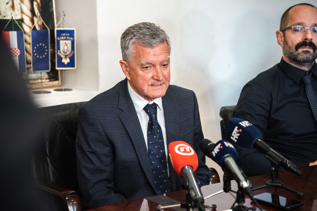 Kaprijani ne odustaju, prosvjedovali ispred gradske uprave: 'Postali smo otok-slučaj radi par usijanih glava'