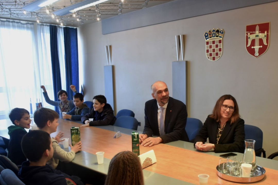 Trećaši i četvrtaši iz Čiste Velike iz prve ruke učili o tipičnom radnom danu župana