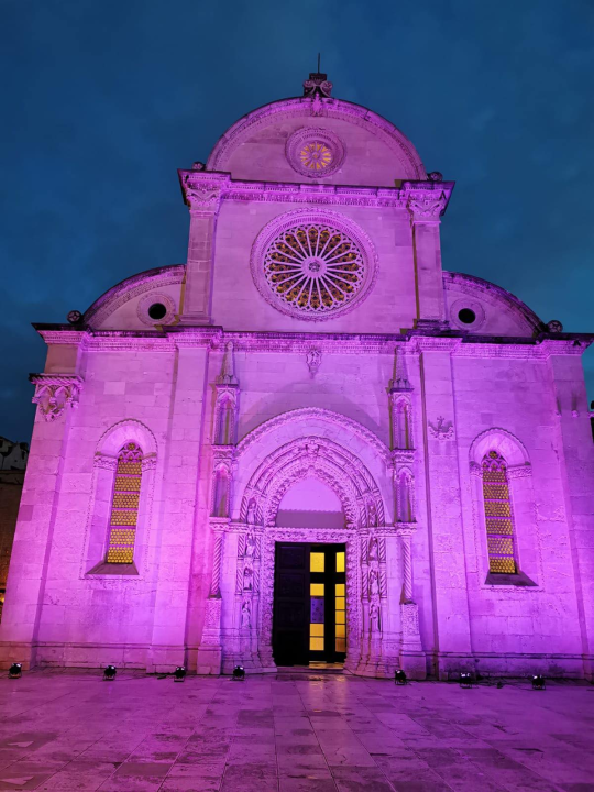Šibenik se ljubičastim svjetlom na katedrali priključio obilježavanju Međunarodnog dana epilepsije 