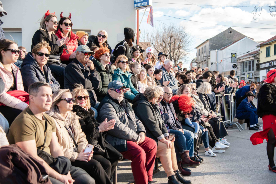 FOTOGALERIJA (1) Aleksandra Prijović nastupila u Murteru, tamo zabrana nije bilo