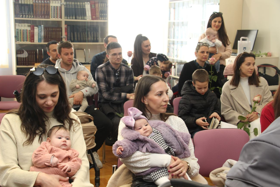 U Vodicama održano primanje roditelja novorođene djece: 'U posljednjih nekoliko mjeseci rođeno 38 djece'