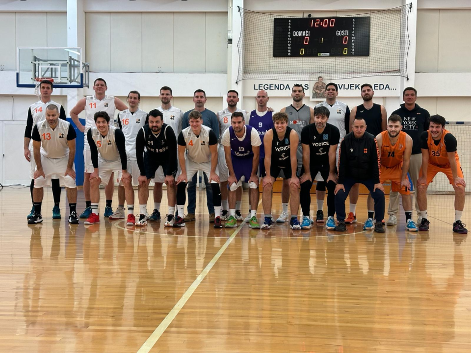 Šibenski rekreativni košarkaši zabavljali sebe i gledatelje na All-Staru