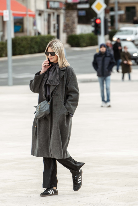 Kombinacije trendi dama iz Đira po gradu koje će vas oduševiti!