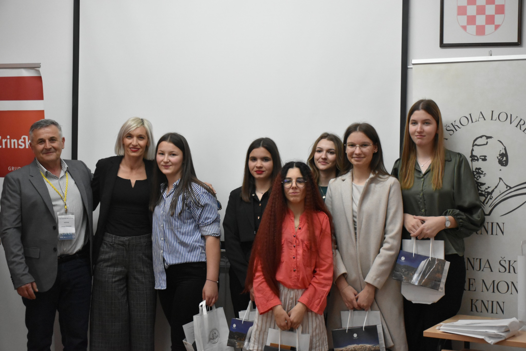 U kninskoj srednjoj školi održano regionalno natjecanje Poslovni izazov 2024. za regiju Jug