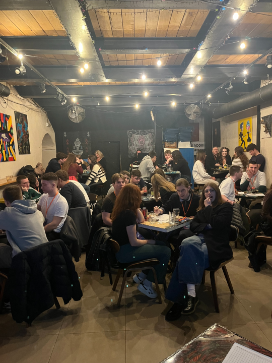 Mladi kvizaši iz cijele Hrvatske okupili se u Šibeniku: Sinoć u Azimutu druženje, večeras u Arsenu veliko finale