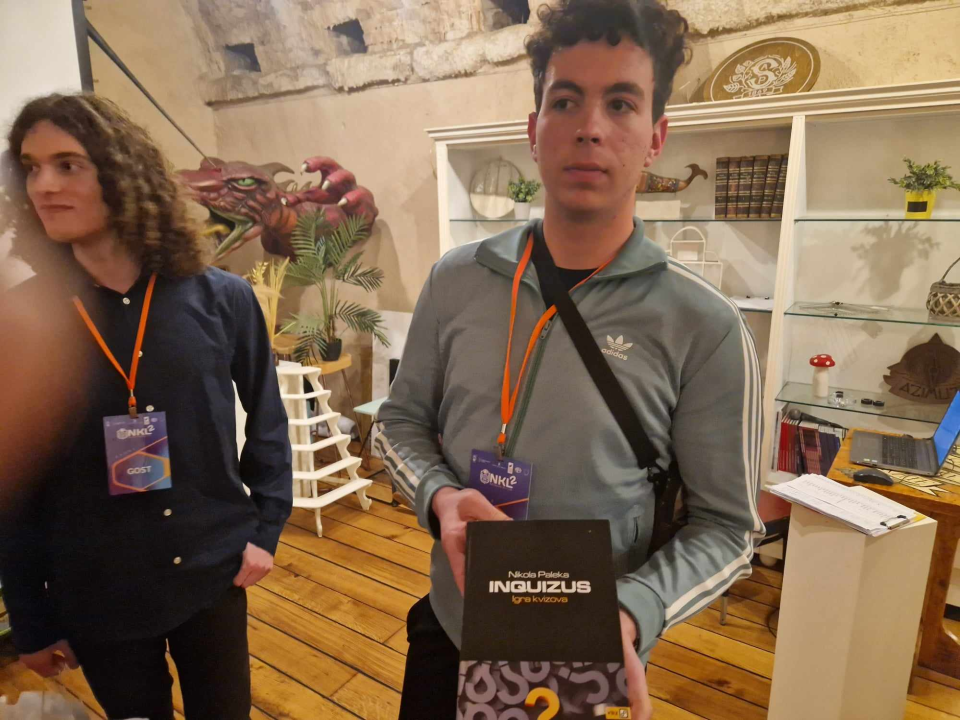 Mladi kvizaši iz cijele Hrvatske okupili se u Šibeniku: Sinoć u Azimutu druženje, večeras u Arsenu veliko finale