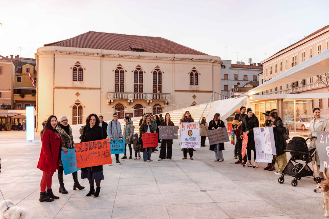 Ništa cvijeće i bombonijere: Šibenčanke, uz pokojeg Šibenčana, proslavile Dan žena na drugačiji način