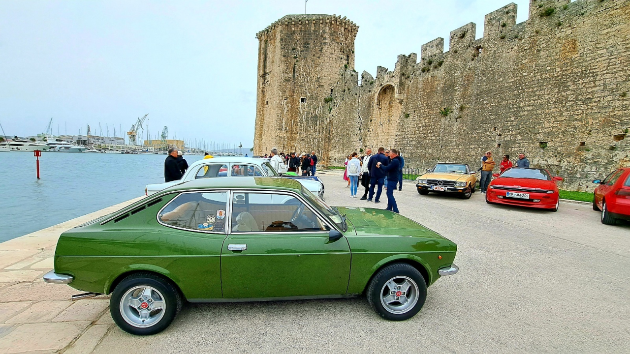 Uskršnji doručak u Rogoznici uveličali i oldtimeri