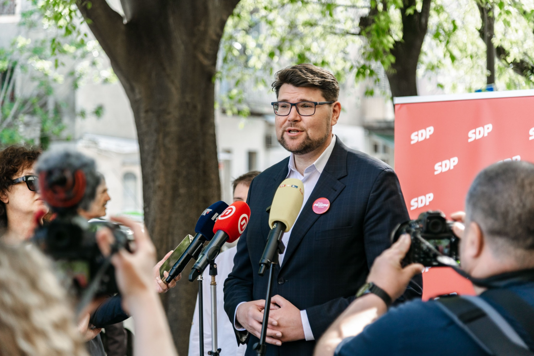 Grbin i Restović na šibenskoj pijaci: 'Iduće srijede građani imaju priliku reći ne korupciji jednim potezom olovke'