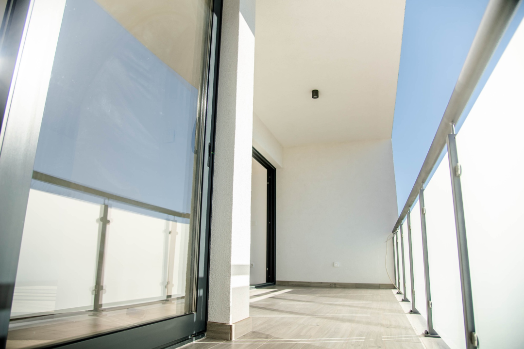 Iznajmljuje se atraktivan i prostran poslovni prostor u Ražinama!