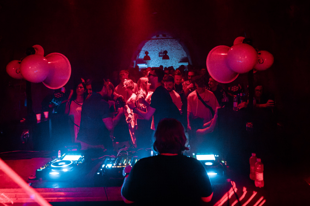 Ako dosad niste, ove subote obavezno dođite u Tunel na hitove She J