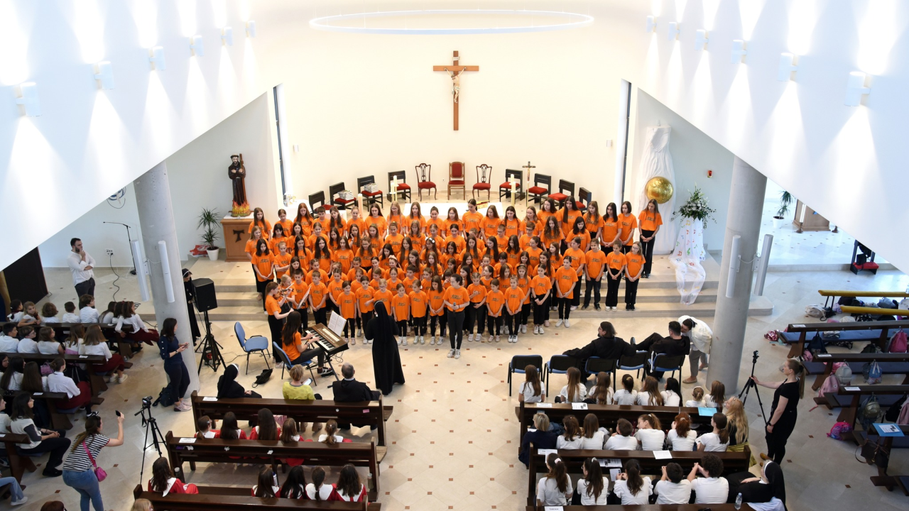 Dječji zborovi Šibenske biskupije sudjelovali na smotri u Brnazama