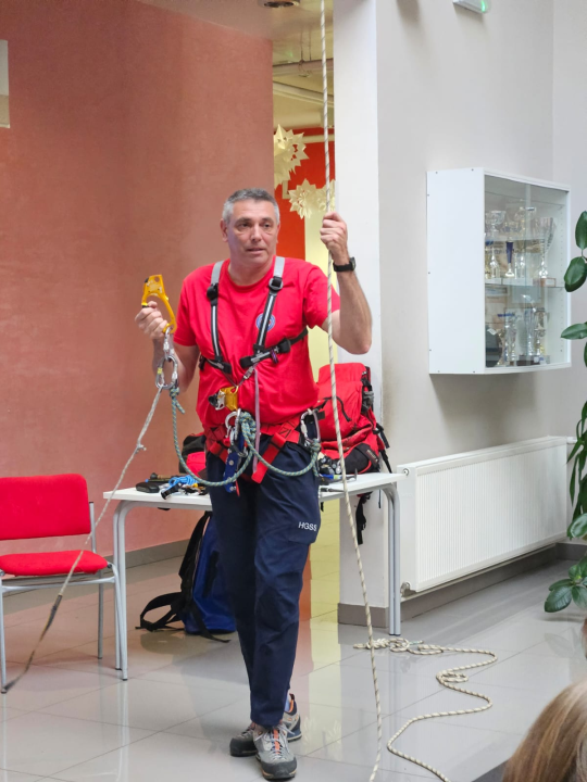 Planinarska priča koja osvaja: Alan Šimunović na 'Noći Geografije' u OŠ Meterize