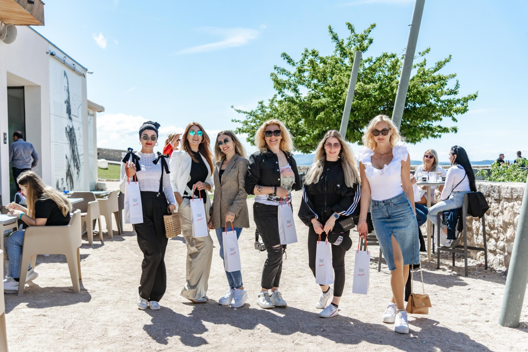 Zagrijavanje na tvrđavi Barone: Kandidatkinje za najljepšu mamu Hrvatske zabavljale se na šibenskom kaštelu