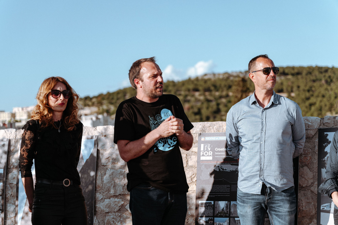 Odlično raspoložena publika i fantastičan nastup Urbana i gudača na Tvrđavi sv. Mihovil