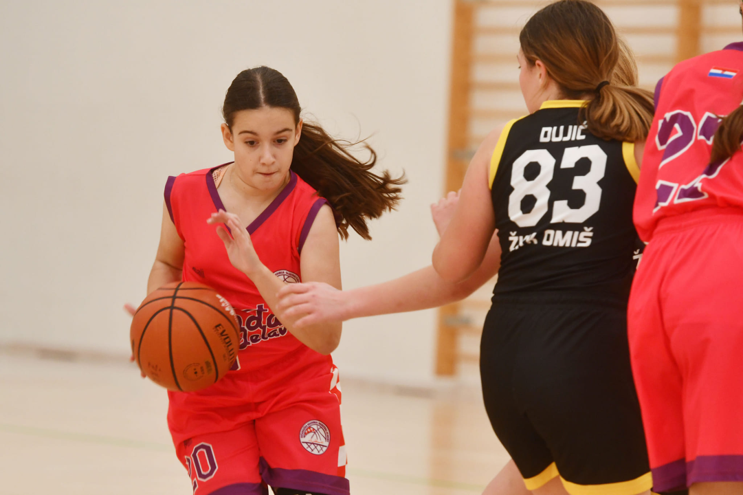 Mlade košarkašice Akademije Anđa Jelavić osvojile turnir u Omišu
