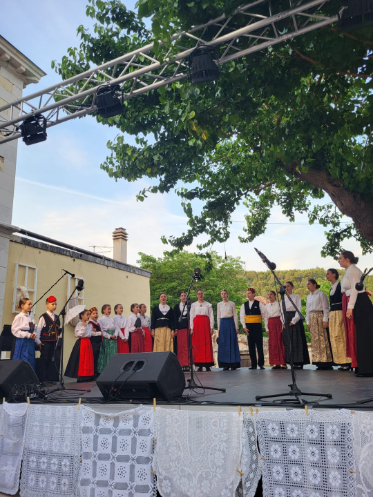 Smotra dječjeg folklora u Skradinu okupila djecu iz 11 skupina