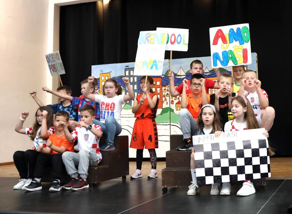 'Rome i Jula' u izvedbi učenika i djelatnika OŠ Petra Krešimira IV. za Dan škole