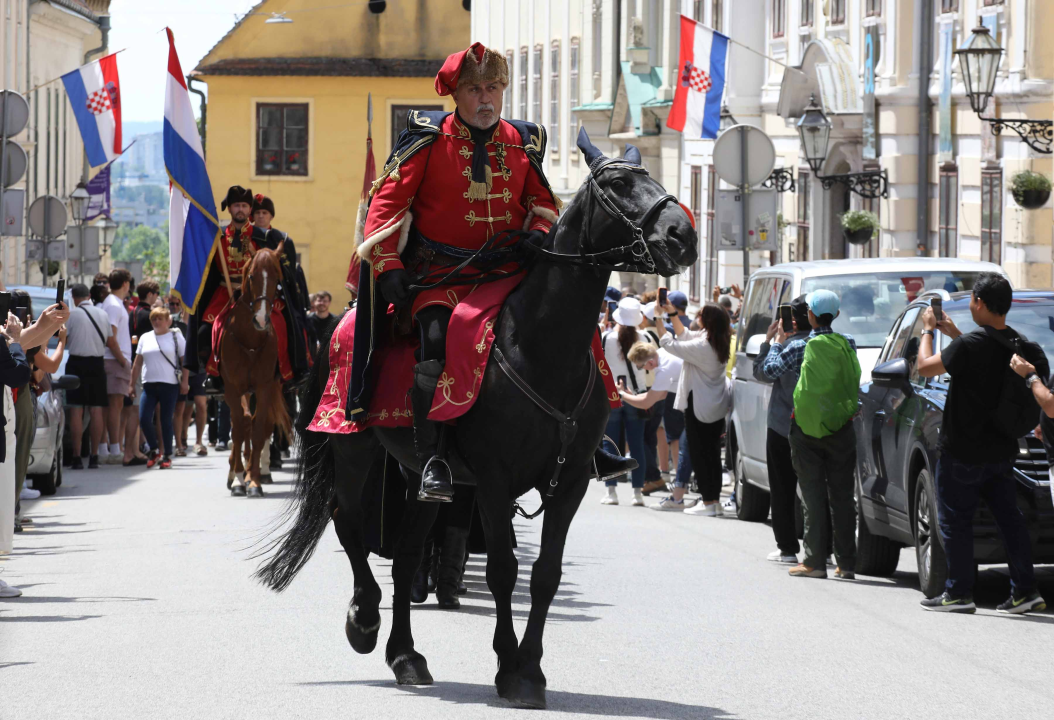Kravat pukovnija obilježila Dan državnosti počasnom smjenom straže 
