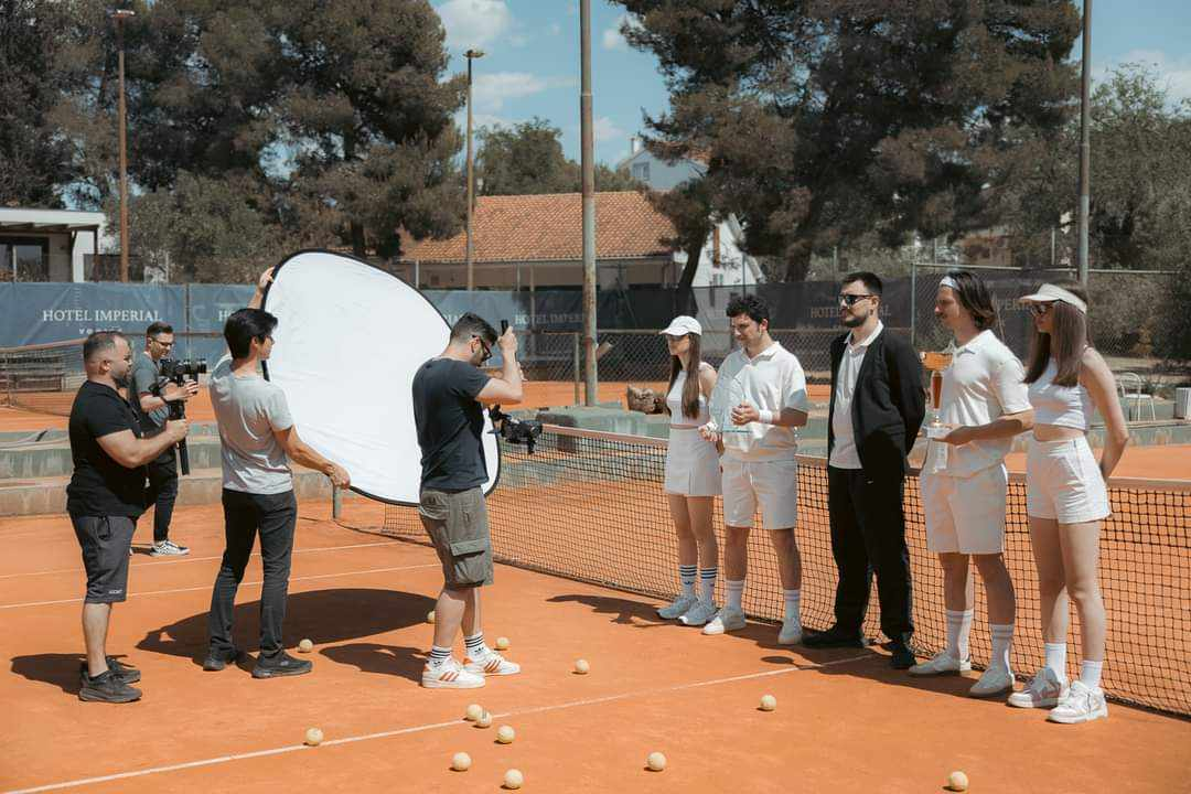 BluVinil izbacio slatki ljetni hit na temu zvijeri i hidrogena, redatelj spota Dugandžić otkriva nam zašto su odlični