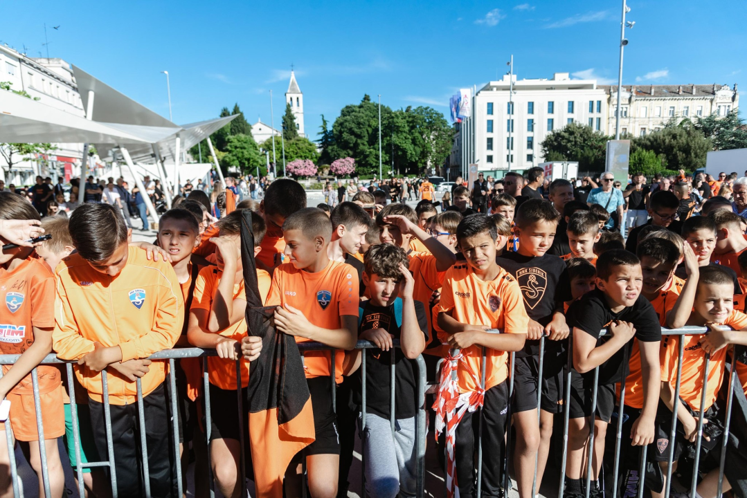 Šibenik dočekao svoje heroje u narančastom: 'Carević ostaje, sezona time završena'