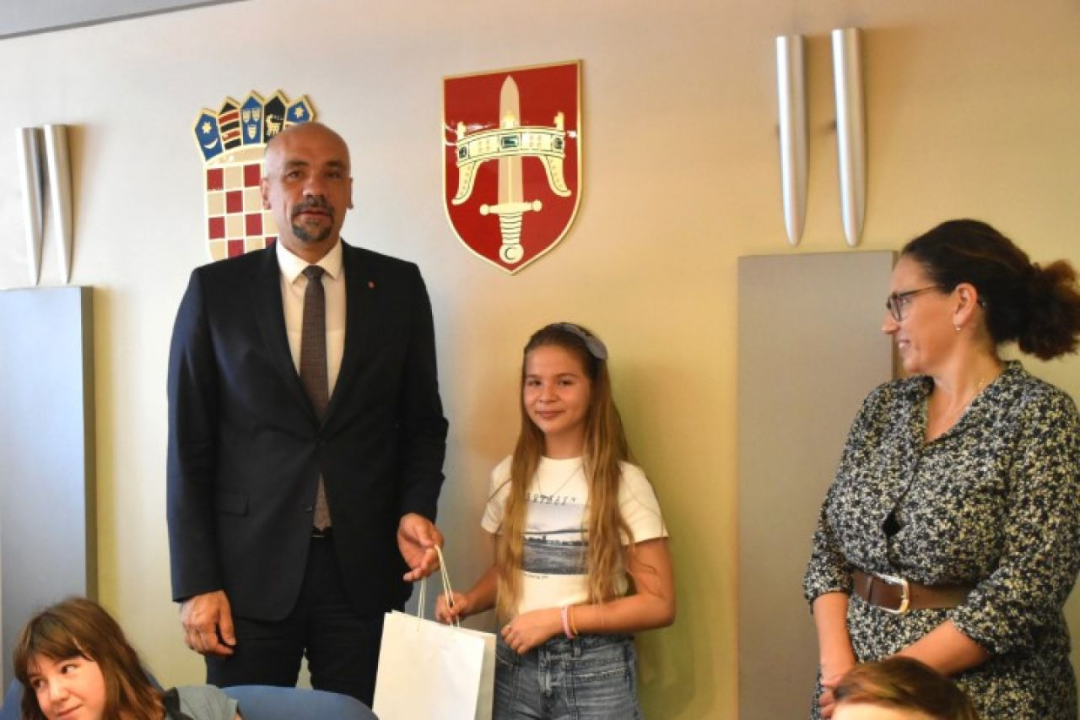 Župan Jelić učenicima Katoličke škole otkrio da ga je znanost oduvijek privlačila