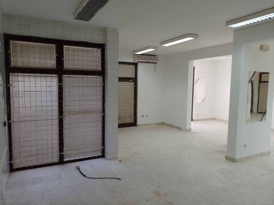 Zanimljiv i prostran poslovni prostor iznajmljuje se na Vidicima