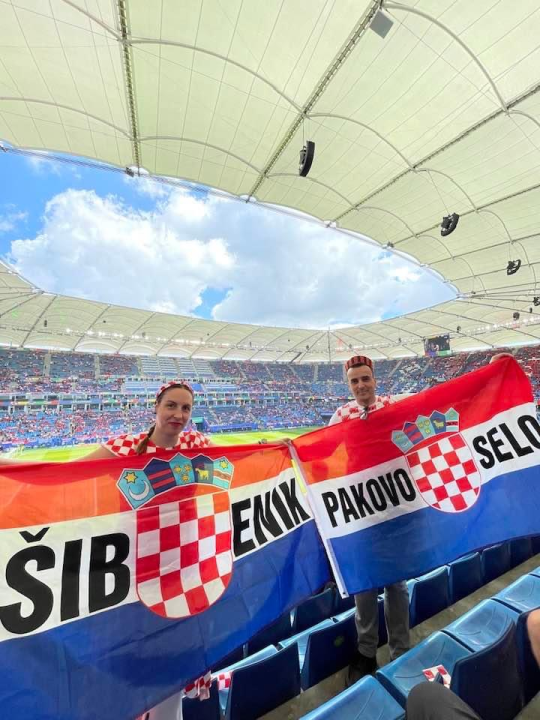 Za Hrvatsku su sa stadiona na Šubićevcu navijali i učenici s učiteljicama