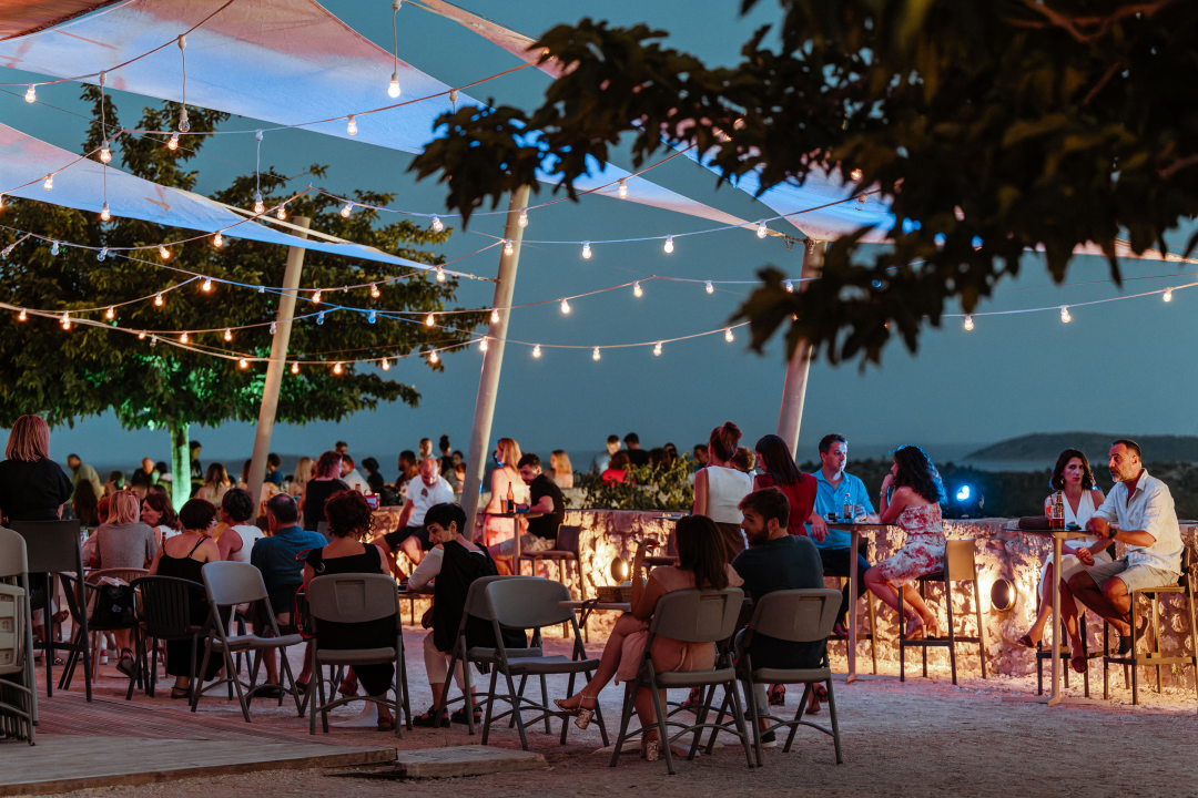 Natali Dizdar, vatromet i odlično raspoloženi Šibenčani: 'Odjednom mjesec izlazi točno iza nje'