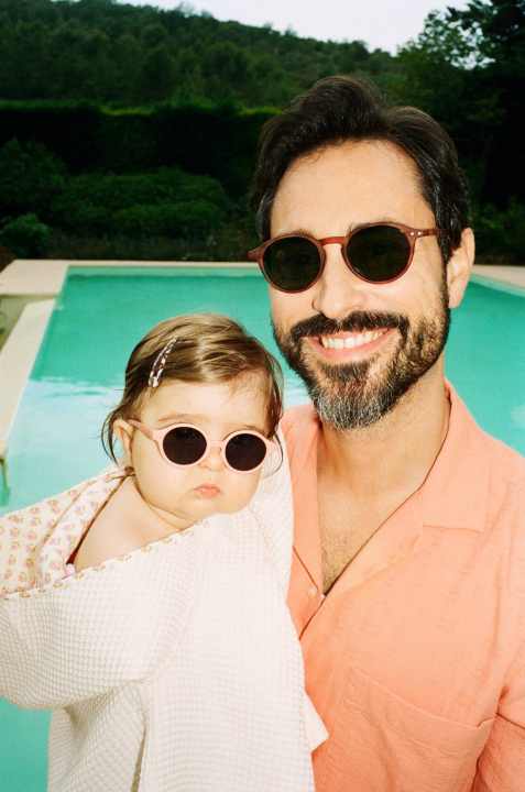 Trendi sunčane naočale IZIPIZI pronađite u trgovini M.A.G.-D.D.! 